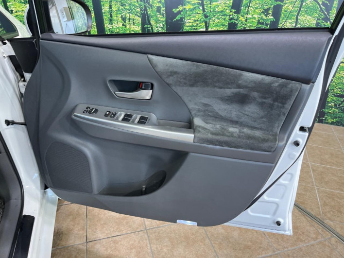 2012 Toyota Prius α DAA-ZVW41W (UW-6a0931ed02ab0)[11]