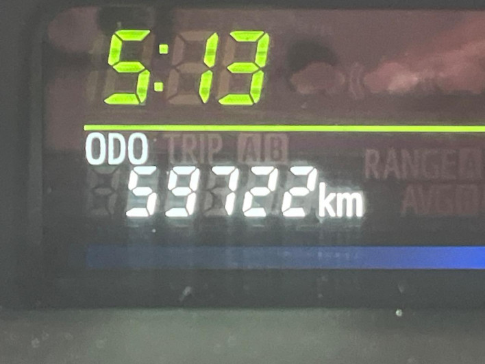 2012 Toyota Prius α DAA-ZVW41W (UW-6a0931ed02ab0)[2]