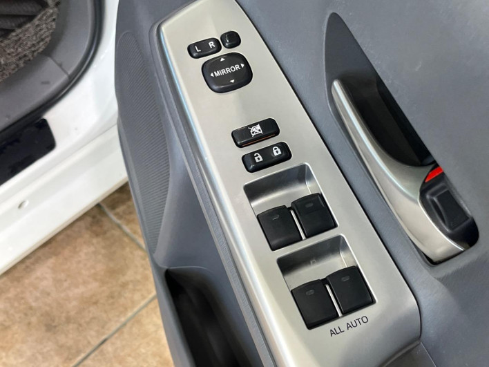 2012 Toyota Prius α DAA-ZVW41W (UW-6a0931ed02ab0)[12]