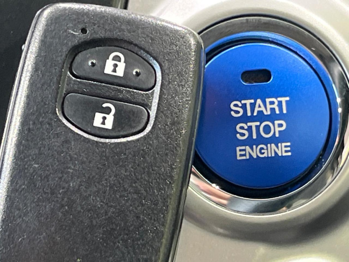 2012 Toyota Prius α DAA-ZVW41W (UW-6a0931ed02ab0)[29]