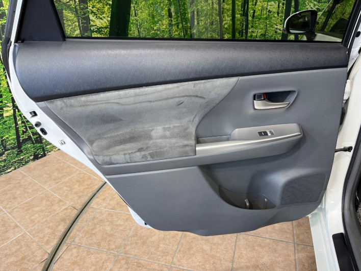 2012 Toyota Prius α DAA-ZVW41W (UW-6a0931ed02ab0)[16]