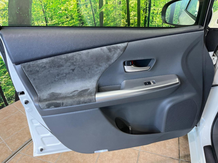 2012 Toyota Prius α DAA-ZVW41W (UW-6a0931ed02ab0)[17]