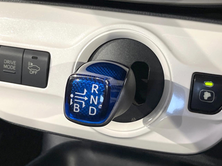 2017 Toyota Prius DAA-ZVW50 (UW-6a0931eed63ce)[25]