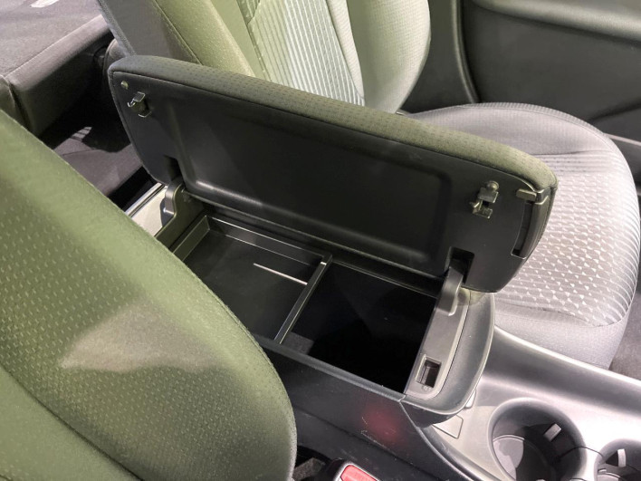 2017 Toyota Prius DAA-ZVW50 (UW-6a0931eed63ce)[28]