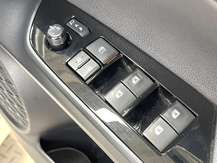 2016 Toyota Prius DAA-ZVW51 (UW-6a0931ef5270d)[27]