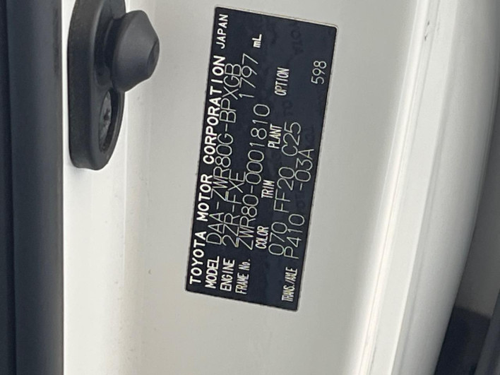 2014 Toyota Voxy DAA-ZWR80G (UW-6a0931f5e001b)[0]