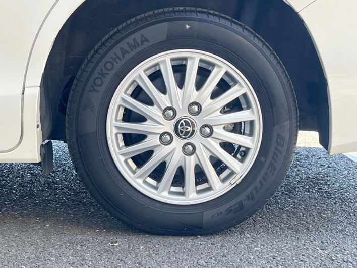 2014 Toyota Voxy DAA-ZWR80G (UW-6a0931f5e001b)[2]