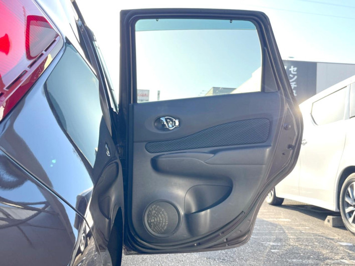 2014 Nissan Note DBA-E12 (UW-6a0a81dbd57bc)[27]