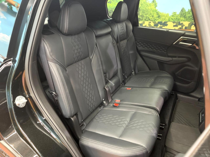 2024 Mitsubishi OUTLANDER PHEV 5LA-GN0W (UW-6a0a81f8457c3)[10]
