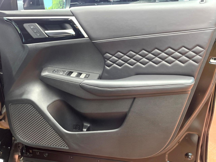 2024 Mitsubishi OUTLANDER PHEV 5LA-GN0W (UW-6a0a81f8457c3)[27]
