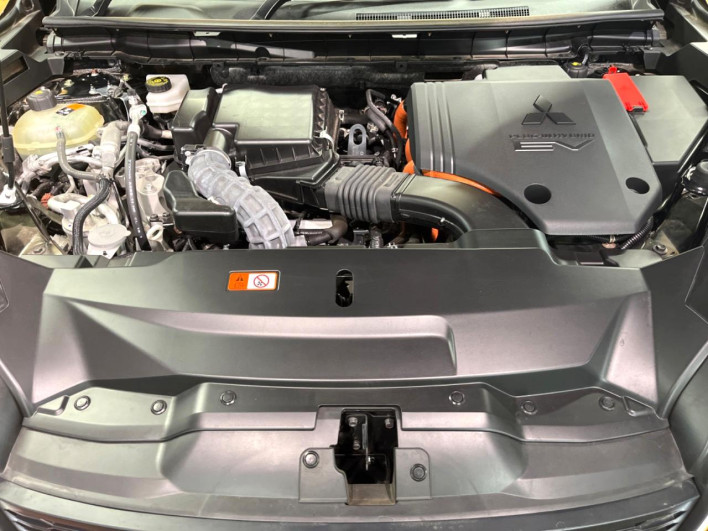 2024 Mitsubishi OUTLANDER PHEV 5LA-GN0W (UW-6a0a81f8457c3)[20]