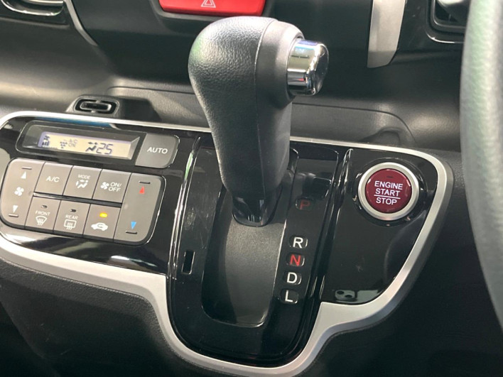 2015 Honda N-BOX CUSTOM DBA-JF1 (UW-6a0a82205d593)[27]
