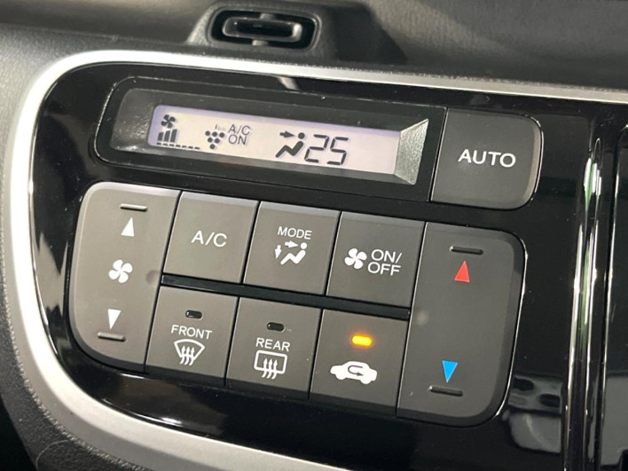 2015 Honda N-BOX CUSTOM DBA-JF1 (UW-6a0a82205d593)[26]