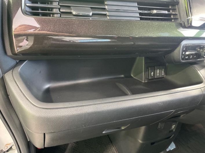 2019 Honda N-BOX CUSTOM DBA-JF3 (UW-6a0a822790617)[25]
