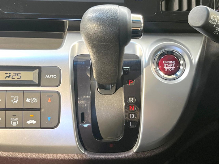 2014 Honda N-WGN Custom DBA-JH1 (UW-6a0a8232d8683)[29]