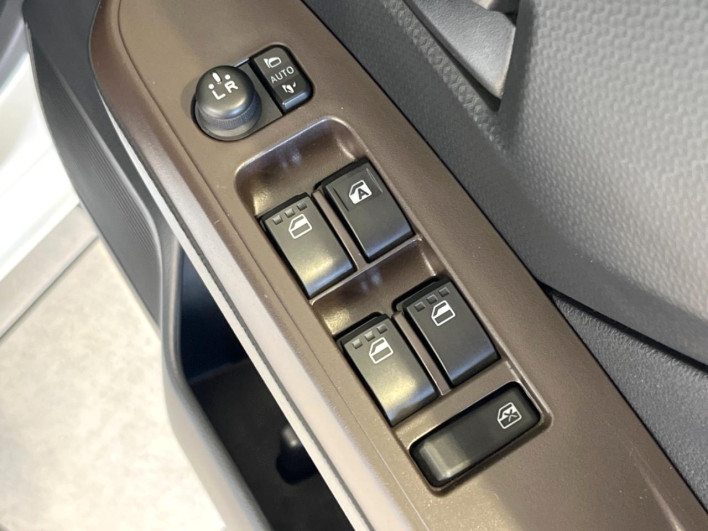 2017 Toyota TANK DBA-M900A (UW-6a0a8266c3a60)[29]