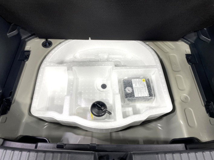 2023 Toyota Yaris Cross 6AA-MXPJ10 (UW-6a0a829dd02ff)[15]
