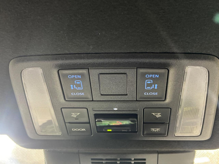 2022 Toyota Voxy 6BA-MZRA90W (UW-6a0a82ab73b66)[23]