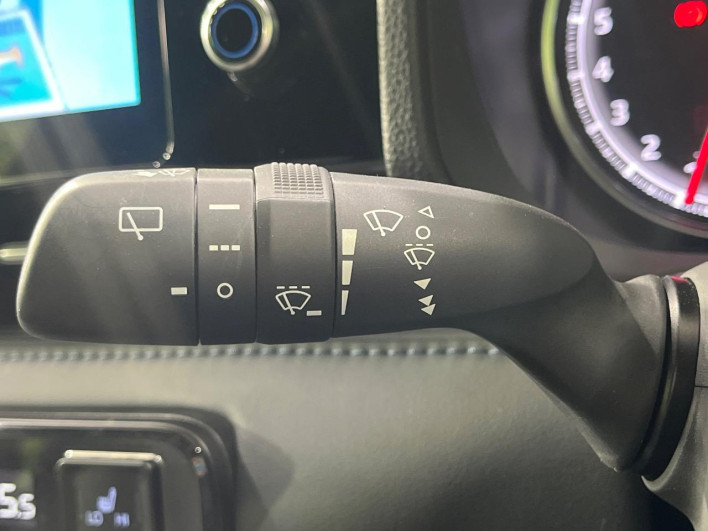 2022 Toyota Voxy 6BA-MZRA90W (UW-6a0a82ab73b66)[13]