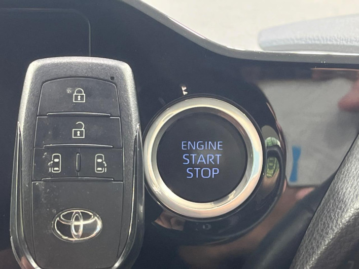 2022 Toyota Voxy 6BA-MZRA90W (UW-6a0a82ab73b66)[25]