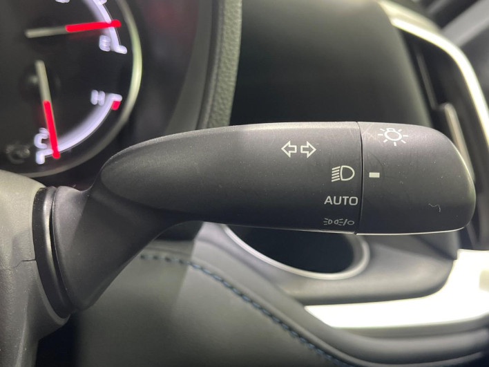 2022 Toyota Voxy 6BA-MZRA90W (UW-6a0a82ab73b66)[14]