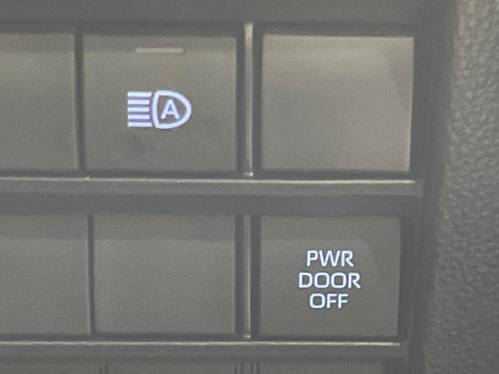 2022 Toyota Voxy 6BA-MZRA90W (UW-6a0a82ab73b66)[22]
