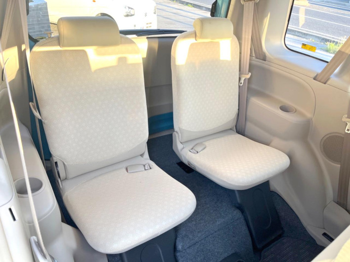 2010 Toyota Sienta DBA-NCP81G (UW-6a0a82add720d)[27]