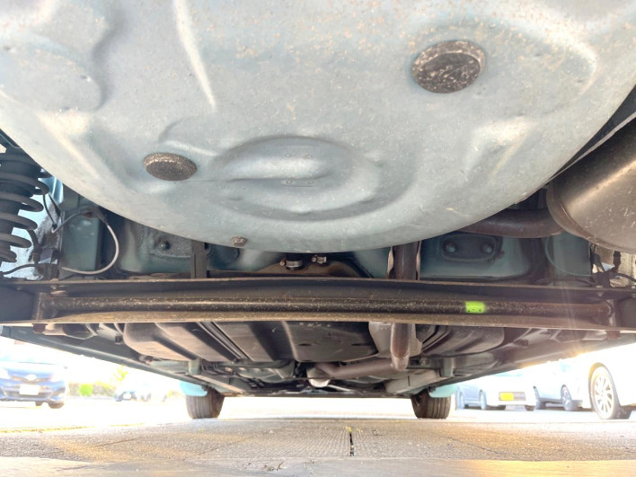 2010 Toyota Sienta DBA-NCP81G (UW-6a0a82add720d)[21]