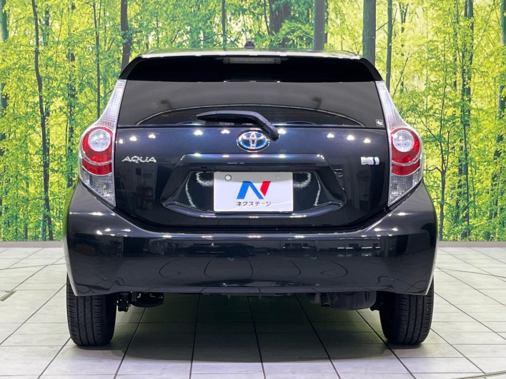 2013 Toyota Aqua DAA-NHP10 (UW-6a0a82af35611)[16]