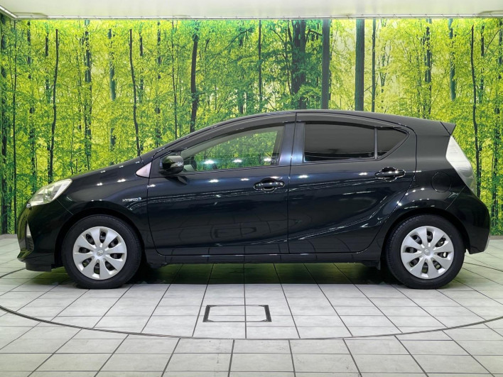 2013 Toyota Aqua DAA-NHP10 (UW-6a0a82af35611)[14]