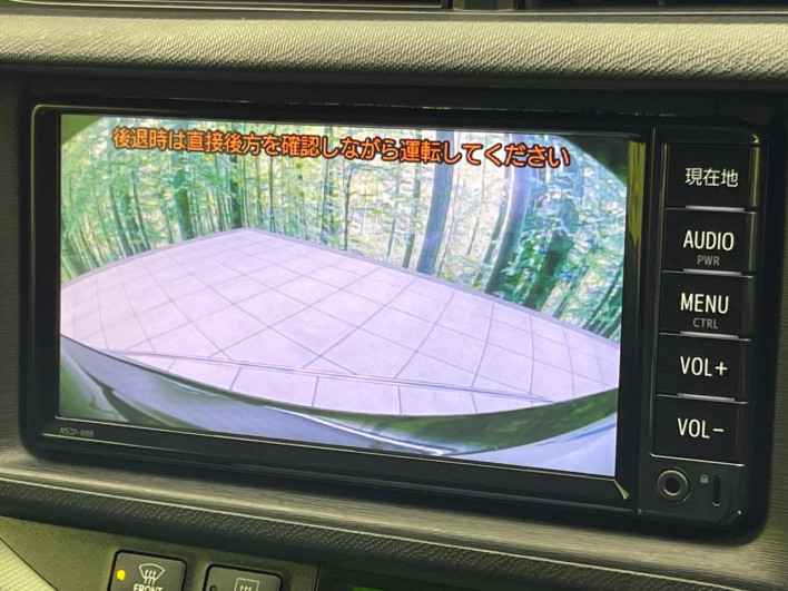 2013 Toyota Aqua DAA-NHP10 (UW-6a0a82af35611)[12]