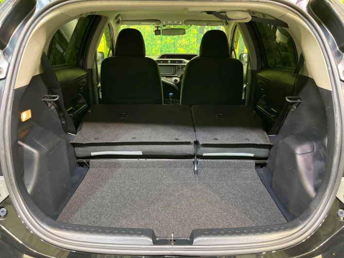 2013 Toyota Aqua DAA-NHP10 (UW-6a0a82af35611)[22]