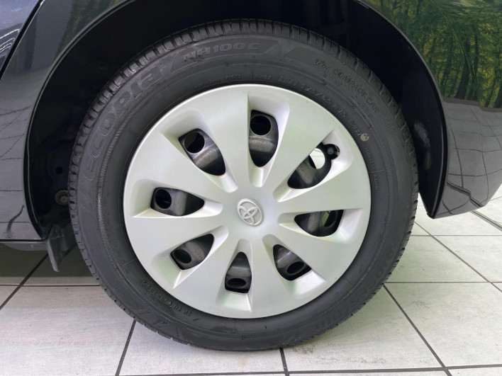 2013 Toyota Aqua DAA-NHP10 (UW-6a0a82af35611)[8]