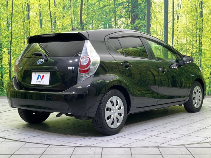 2013 Toyota Aqua DAA-NHP10 (UW-6a0a82af35611)[17]