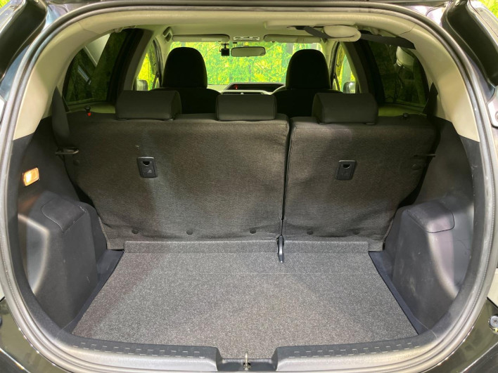 2013 Toyota Aqua DAA-NHP10 (UW-6a0a82af35611)[21]