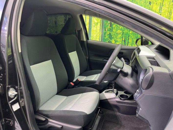 2013 Toyota Aqua DAA-NHP10 (UW-6a0a82af35611)[29]