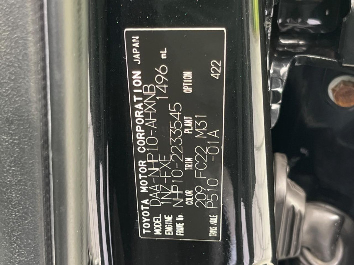 2013 Toyota Aqua DAA-NHP10 (UW-6a0a82af35611)[1]