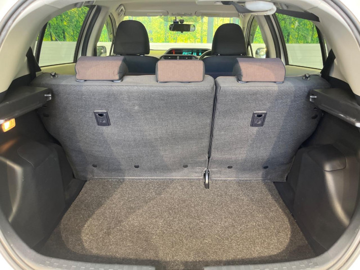 2013 Toyota Aqua DAA-NHP10 (UW-6a0a82b0af8b1)[14]