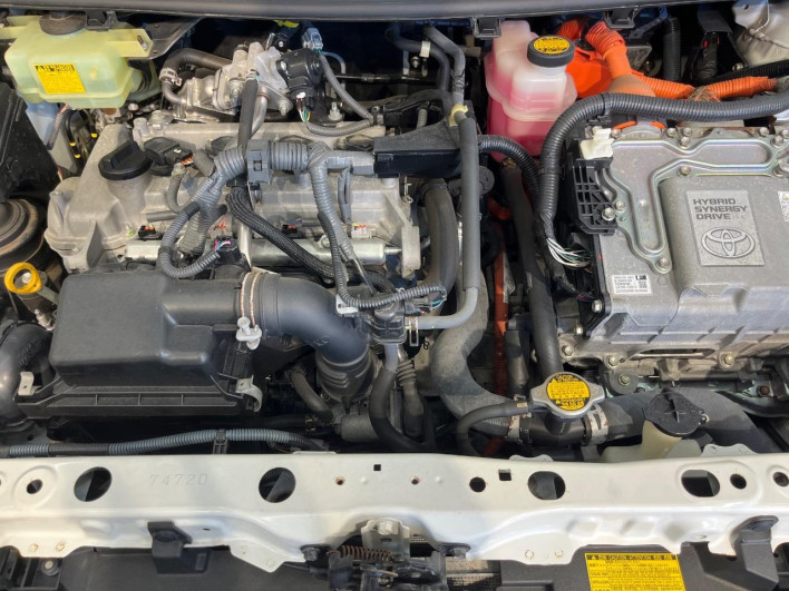 2013 Toyota Aqua DAA-NHP10 (UW-6a0a82b0af8b1)[5]