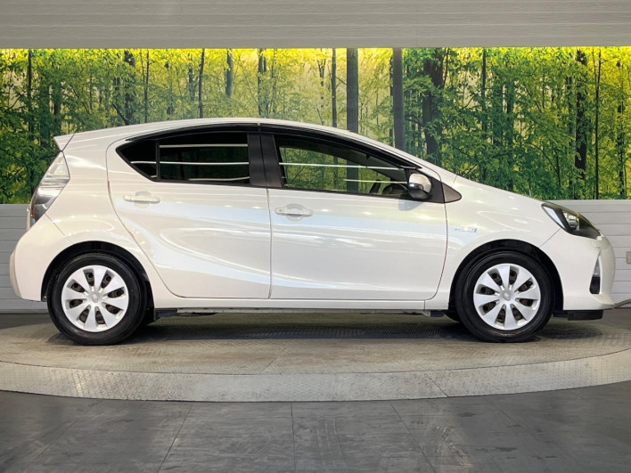 2013 Toyota Aqua DAA-NHP10 (UW-6a0a82b0af8b1)[24]