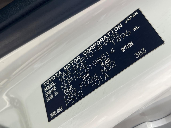 2013 Toyota Aqua DAA-NHP10 (UW-6a0a82b0af8b1)[1]