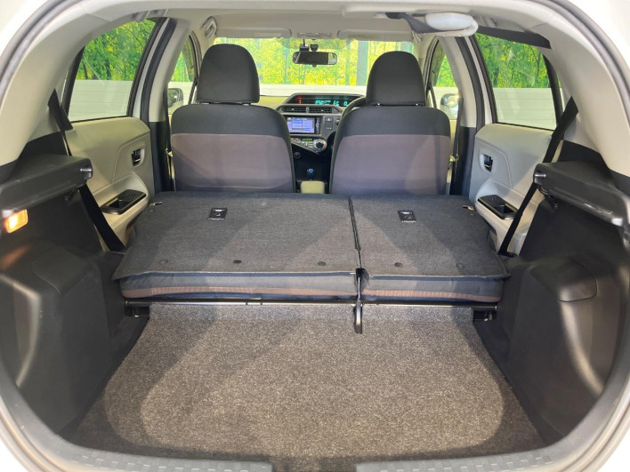 2013 Toyota Aqua DAA-NHP10 (UW-6a0a82b0af8b1)[15]