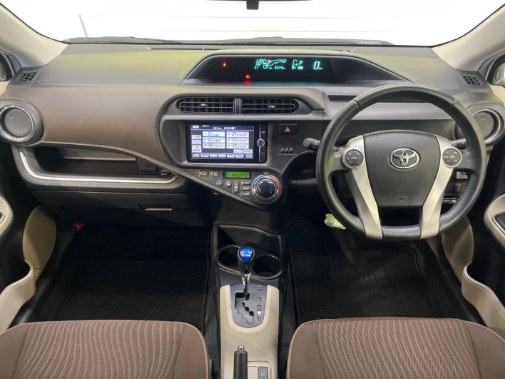 2013 Toyota Aqua DAA-NHP10 (UW-6a0a82b0af8b1)[21]