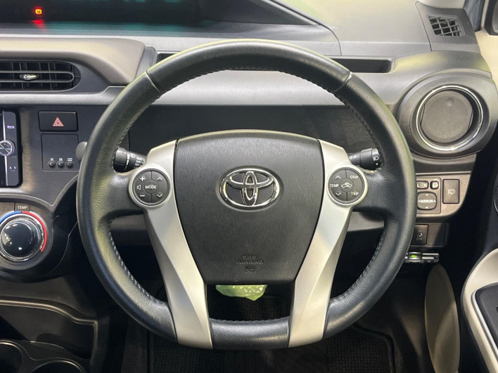 2013 Toyota Aqua DAA-NHP10 (UW-6a0a82b0af8b1)[22]