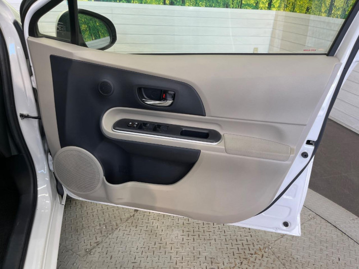2013 Toyota Aqua DAA-NHP10 (UW-6a0a82b0af8b1)[18]