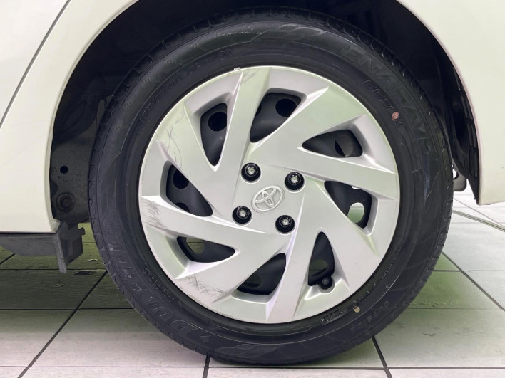 2015 Toyota Aqua DAA-NHP10 (UW-6a0a82b2354ed)[17]