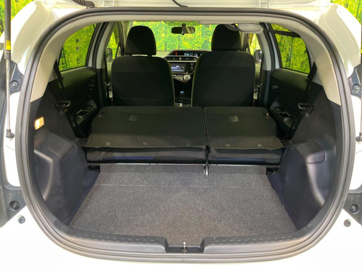 2015 Toyota Aqua DAA-NHP10 (UW-6a0a82b2354ed)[24]