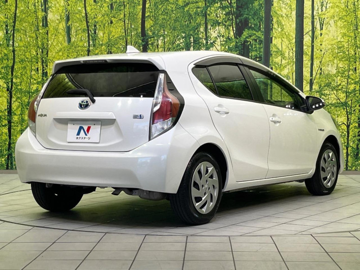 2015 Toyota Aqua DAA-NHP10 (UW-6a0a82b2354ed)[9]