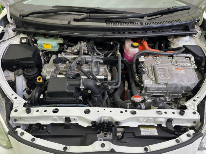 2015 Toyota Aqua DAA-NHP10 (UW-6a0a82b2354ed)[4]