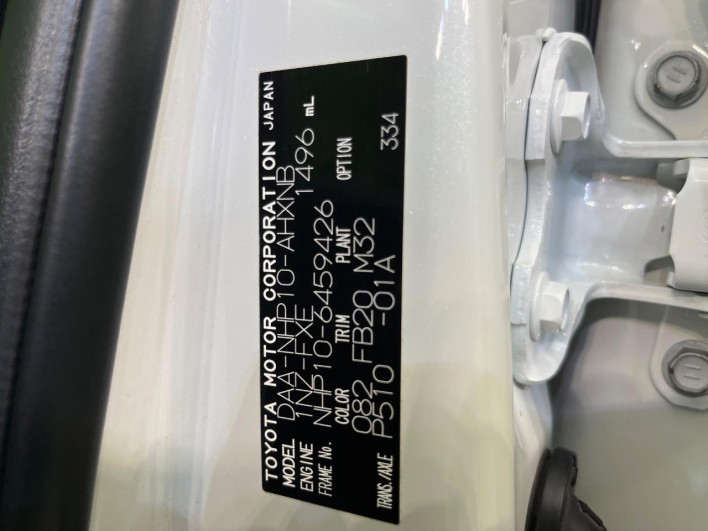 2015 Toyota Aqua DAA-NHP10 (UW-6a0a82b2354ed)[1]